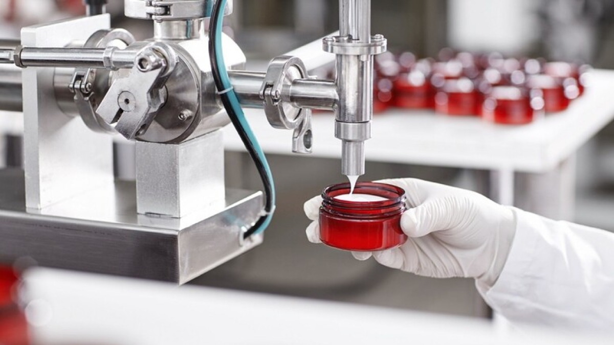 La crisi della chimica in Europa: persi 20 mila posti di lavoro e chiusure raddoppiate in tre anni