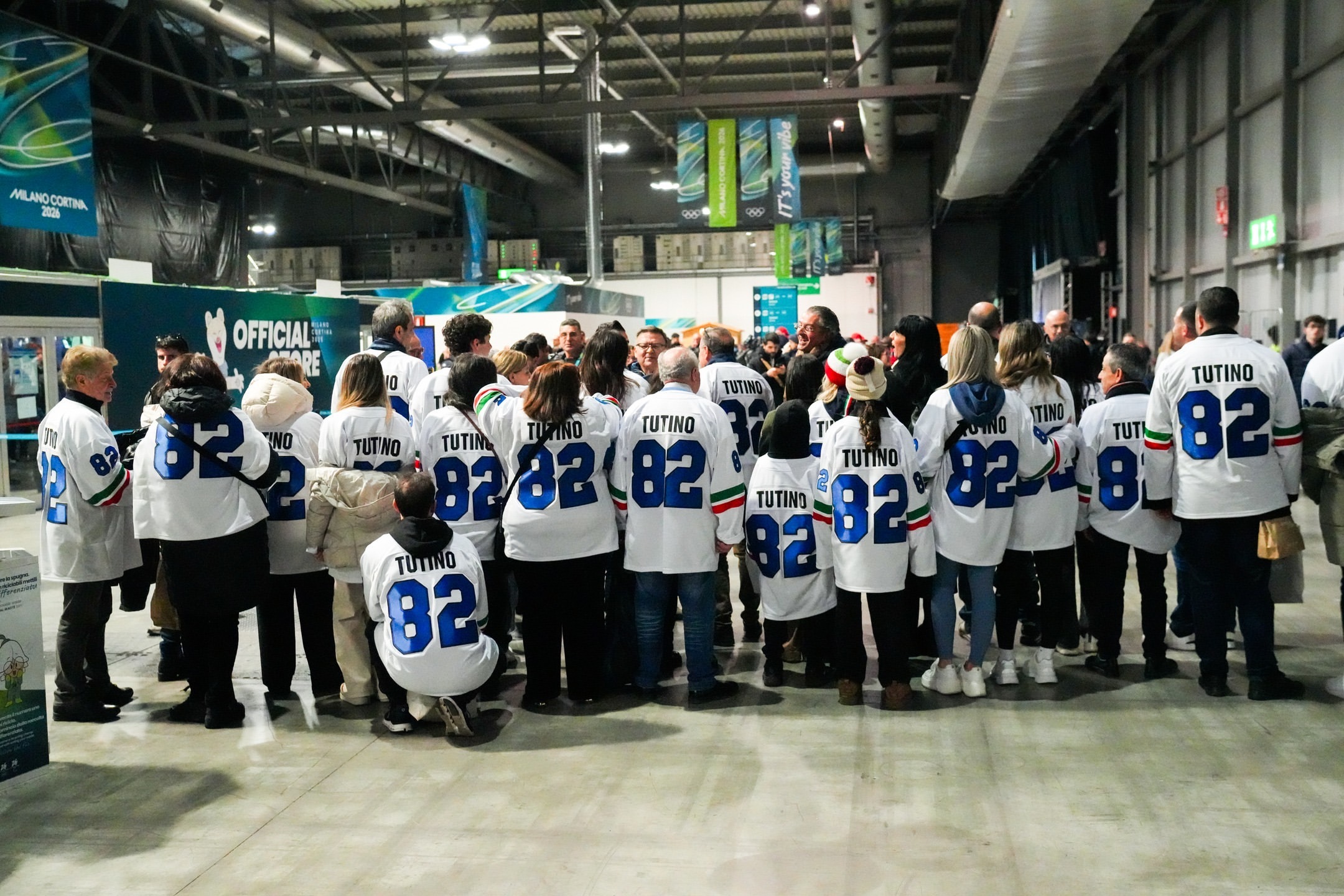 Hockey, gli spalti invasi dal clan Tutino «Dal Canada per Kayla, con orgoglio»