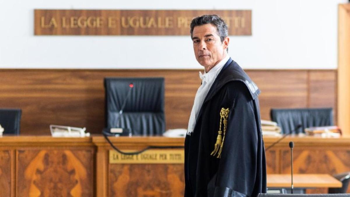 Alessandro Gassmann: «Io malinconico come l'avvocato Guerrieri. Mio figlio Leo a Sanremo? È più bravo di Elvis. Pucci volgare e offensivo»