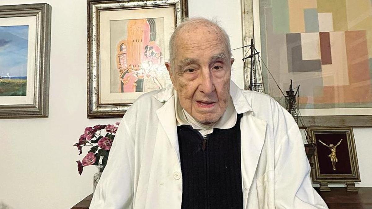Anton Maria Cardini: «A 101 anni visito i miei pazienti e leggo ancora senza occhiali. Amo cani e gatti ma poi soffro perché muoiono prima di noi»