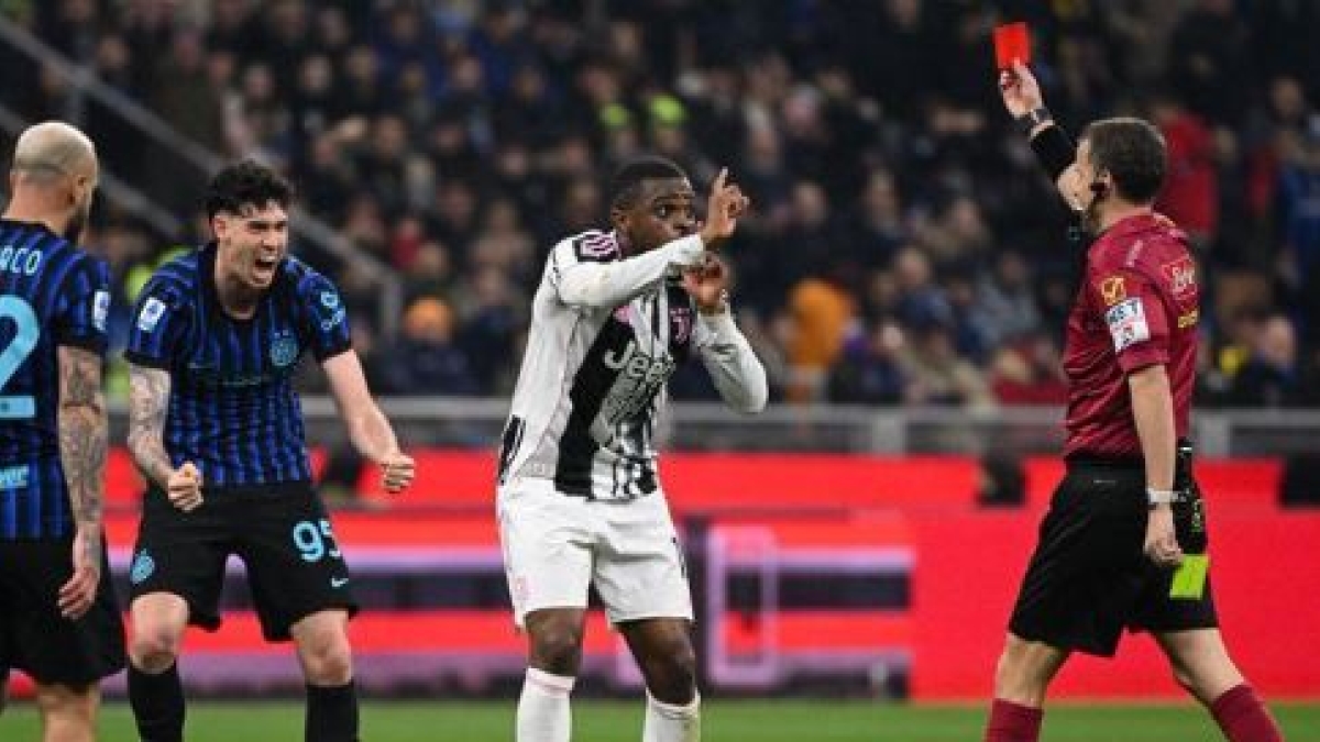 Inter-Juventus: l'arbitro La Penna verrà fermato. Rocchi: «Basta simulatori». Ma Bastoni se la caverà. Ecco perché