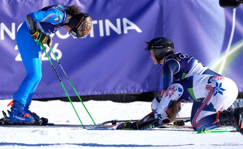 Federica Brignone d'oro anche nel gigante femminile. L'inchino delle avversarie. Fede: «Solo urla, non ho capito niente»