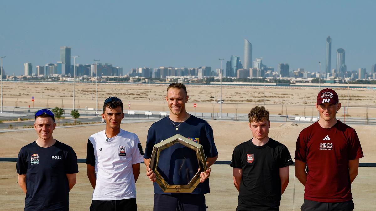 Uae Tour, quante stelle nel deserto: sfida Evenepoel-Del Toro, Milan a caccia di volate