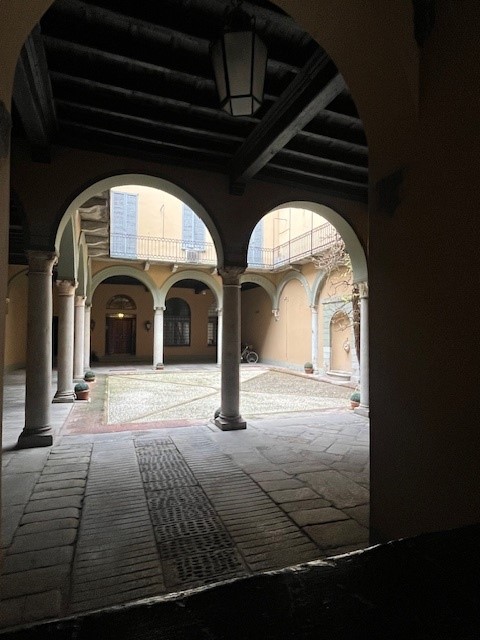 Un ricco brasiliano compra il palazzo delle Cinque Giornata a Milano: 53 milioni per il gioiello del Risorgimento. E via gli inquilini, tra cui Galliani