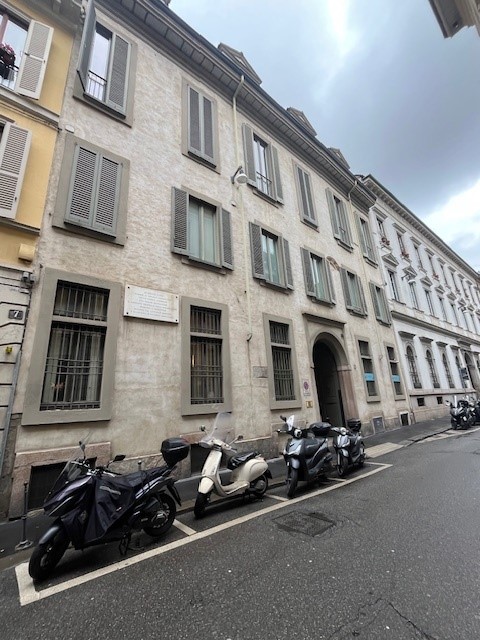 Un ricco brasiliano compra il palazzo delle Cinque Giornate a Milano: 53 milioni per il gioiello del Risorgimento. E via gli inquilini, tra cui Galliani