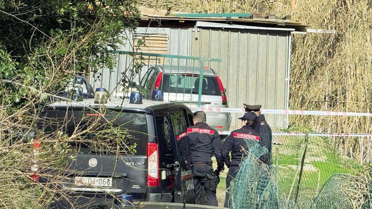 Bimba morta a Bordighera, la badante del nonno: «La madre la picchiava sempre». I lividi sul corpo, le lenzuola sequestrate: a che punto sono le indagini