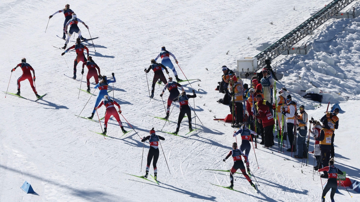 Olimpiadi 2026 in diretta: team sprint di fondo, via alla finale donne, poi gli uomini; slalom femminile, Shiffrin in testa, male le azzurre; attesa per il biathlon femminile e gran finale con lo short track
