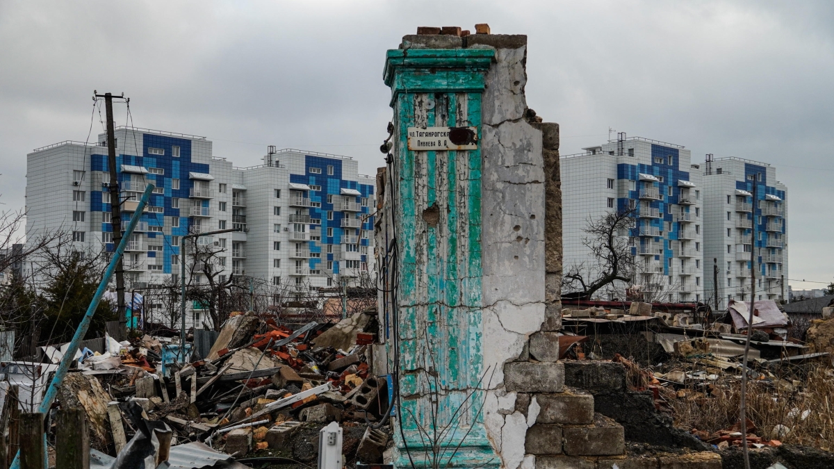 Ucraina - Russia, le notizie sulla guerra in diretta | Merz: «Il conflitto finirà quando una parte sarà esausta». Droni nella regione russa di Pskov, in fiamme un deposito di petrolio