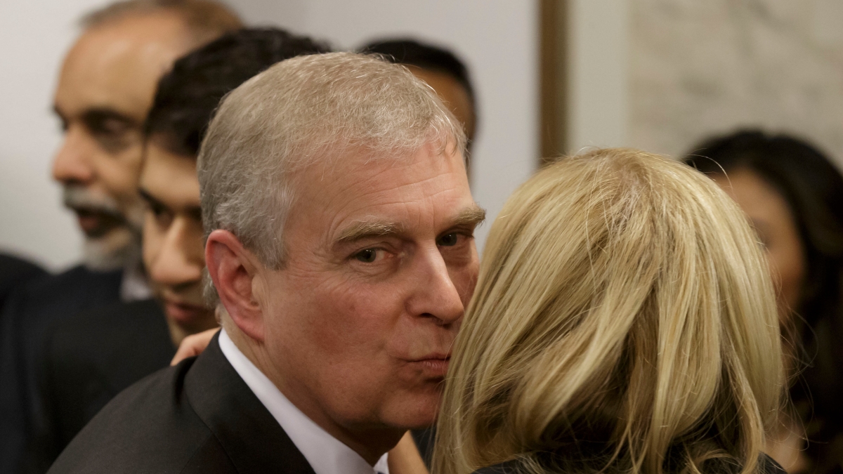 Andrea arrestato, le reazioni in diretta | Re Carlo: «Pieno sostegno alle autorità». Starmer: «Nessuno è al di sopra della legge». Guardian, il sovrano non è stato informato in anticipo dell'arresto