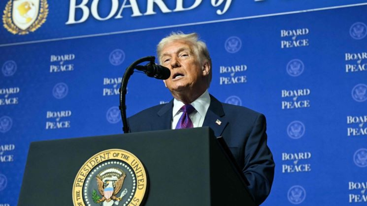 Iran, Trump valuta un attacco. L’idea di un blitz per forzare i negoziati: «Deciderò cosa fare entro 10-15 giorni»