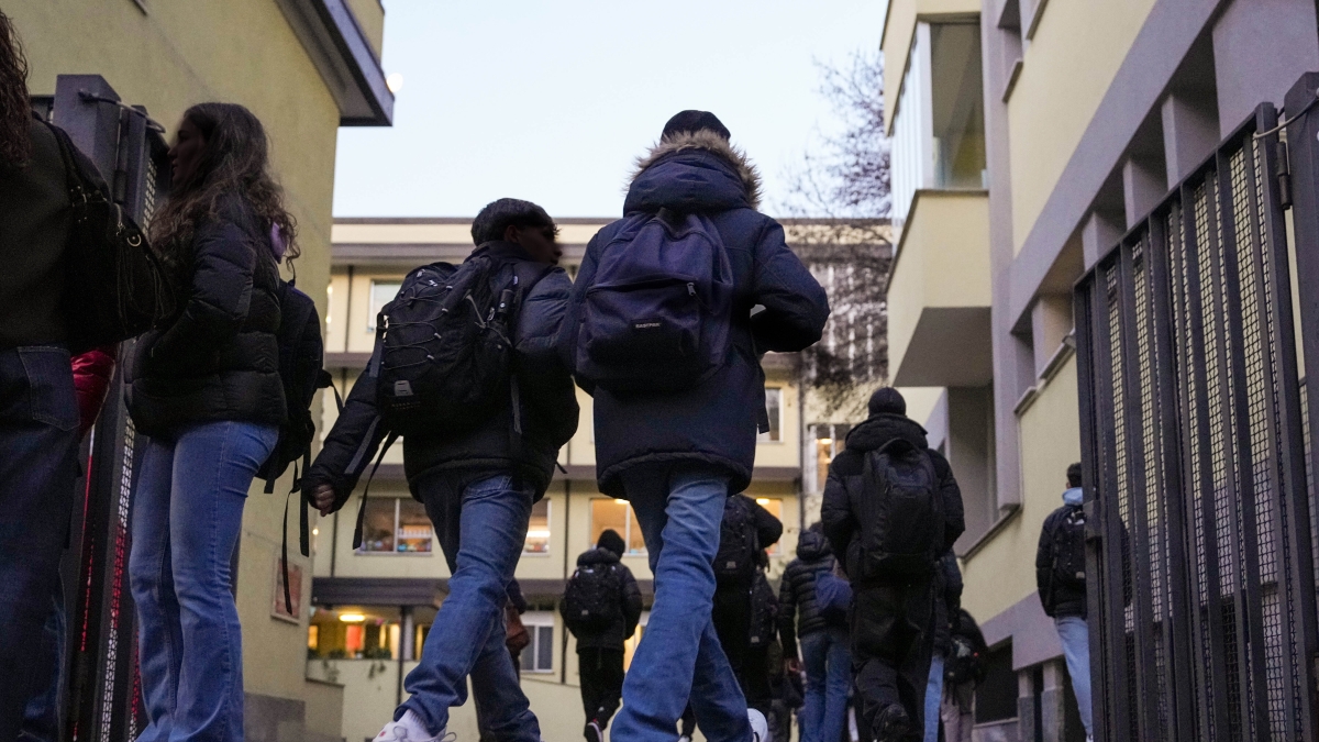 Milano, iscrizioni alle scuole superiori: tutto esaurito ai licei delle scienze umane, esuberi anche allo scientifico