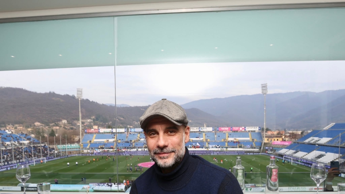 Pep Guardiola a sorpresa al Rigamonti di Brescia per assistere al match di Serie C fra Pro Patria e Union, che vince per 3-2