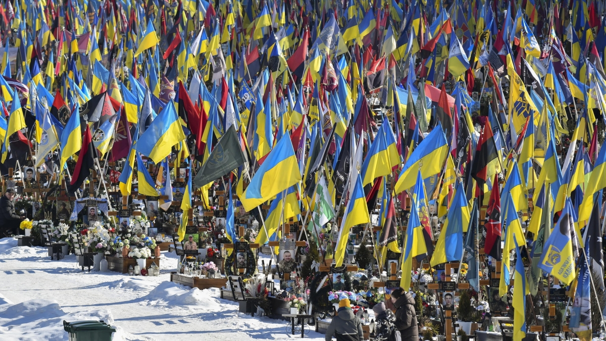 Ucraina - Russia, le notizie sulla guerra in diretta | Zelensky alla Bbc: «Putin ha già cominciato la terza guerra mondiale». Missili su Kiev ed esplosioni a Leopoli, due morti