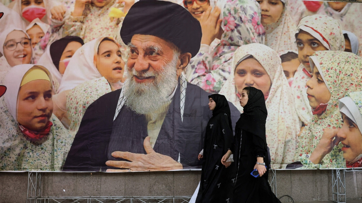 Iran, le ultime notizie in diretta | Nyt: «Trump valuta un attacco mirato, giovedì colloqui a Ginevra ultimo tentativo per evitare il conflitto. Khamenei prepara la successione»