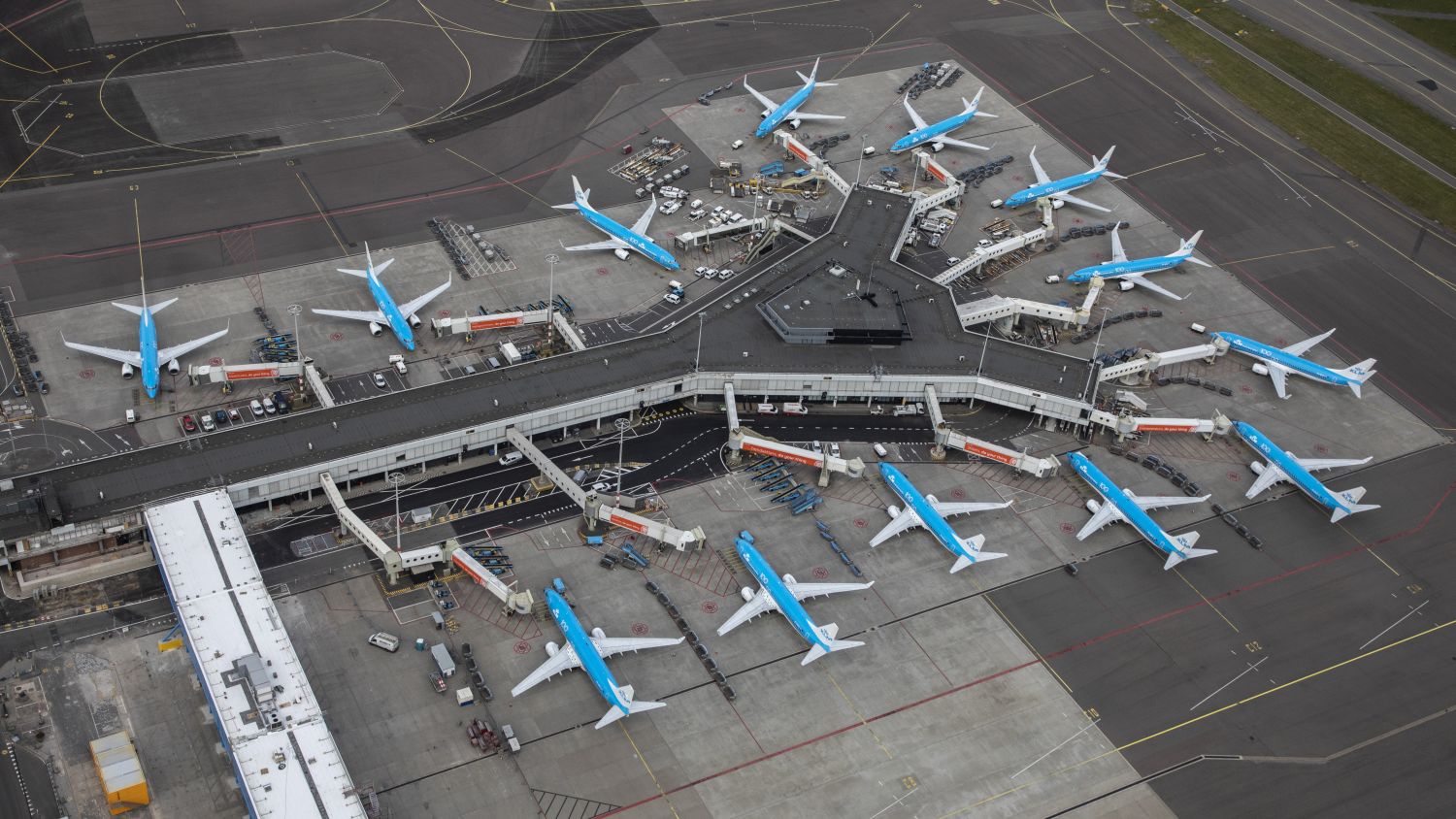 Il paradosso di Air France-Klm che fa utili record: gli olandesi (un tempo i migliori) sono in crisi, i francesi decollano