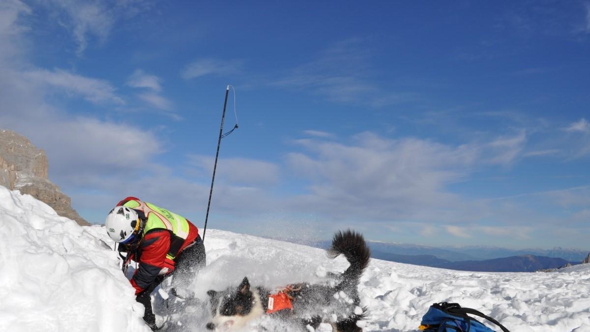 Valanga in Valdidentro, morti due scialpinisti valtellinesi: una donna di 28 anni e un uomo di 33. Un testimone si è salvato