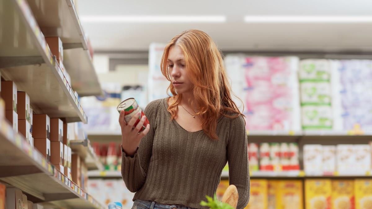 Lattine nei supermercati vietate: ancora sugli scaffali, il divieto UE