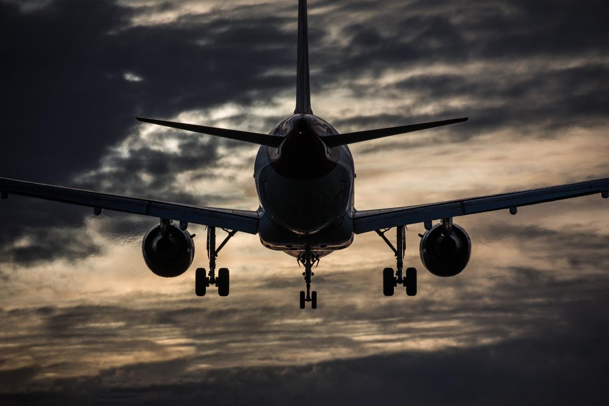 La grande truffa sui motori degli aerei: pdf ritoccati e dipendenti fantasma, così un dj ha venduto 60 mila pezzi in tutto il mondo