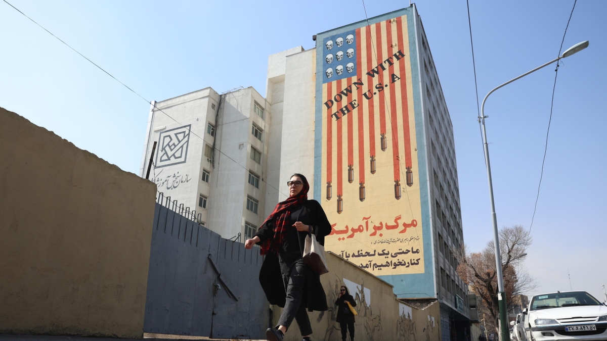 Iran, le ultime notizie in diretta | Trump: «L'Iran ha già missili in grado di colpire l'Europa e presto potrà raggiungere gli Stati Uniti». Teheran: «Sono tutte bugie». Dodici caccia Usa in Israele