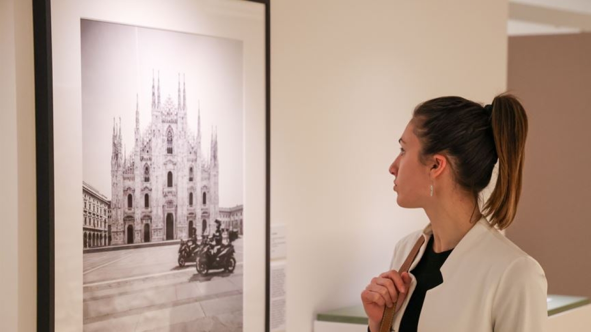 Da Mulas a Basilico: il Duomo lontano dai cliché svelato dagli scatti di sedici grandi fotografi