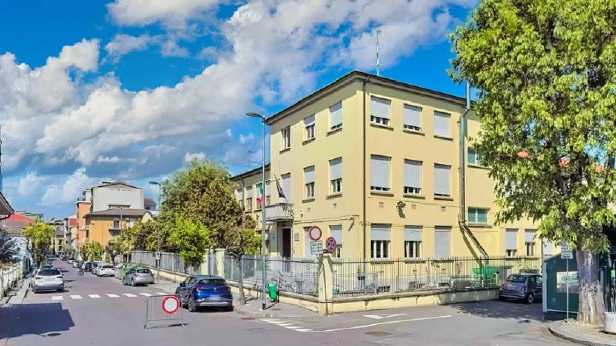Voghera, bimba racconta episodi di bullismo, il nonno entra a scuola e schiaffeggia un compagno: denunciato