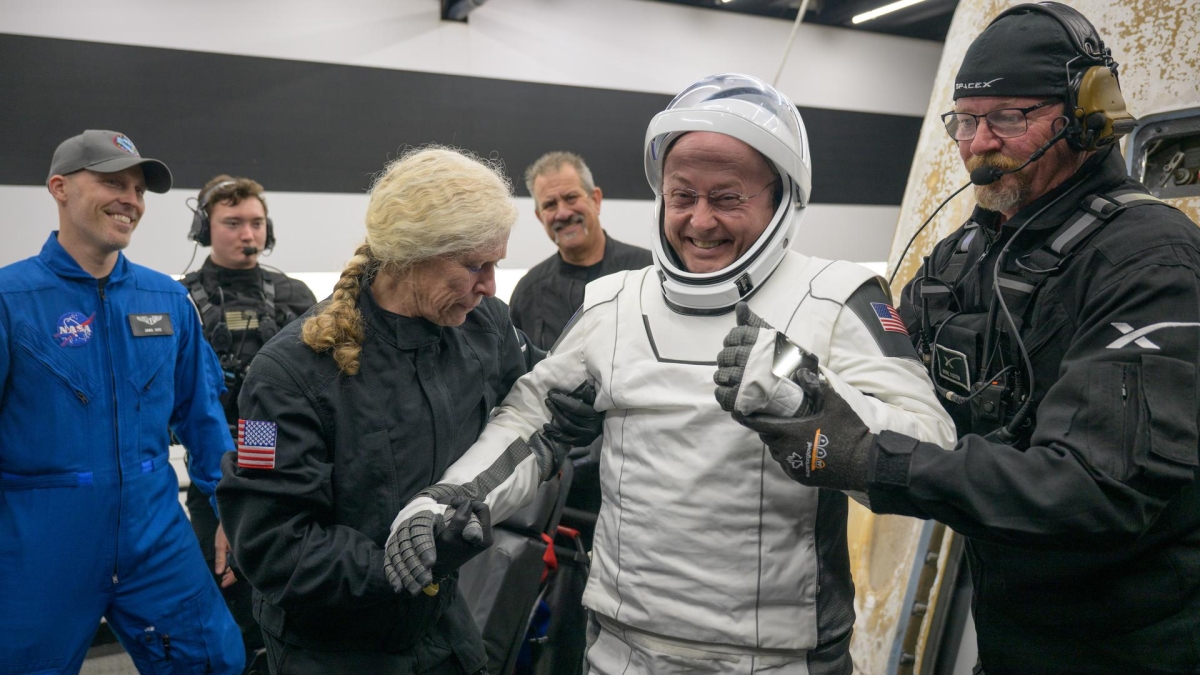 La Nasa rivela il nome dell'astronauta che si è ammalato nello spazio, ma è ancora mistero sul problema medico