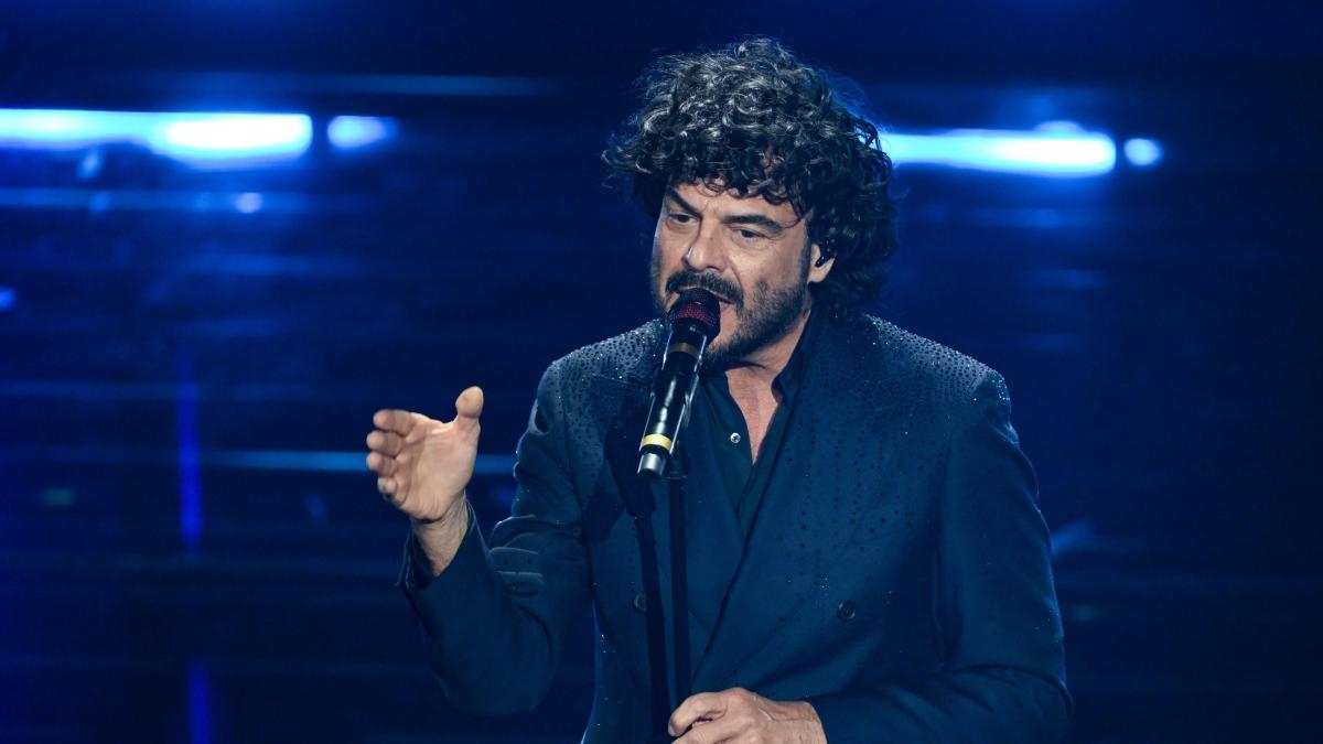 Le pagelle della quarta serata di Sanremo 2026, live: Cristina D'Avena che canta i Led Zeppelin, una bestemmia (voto 4); Tommaso Paradiso e gli Stadio spaccano (8) - Corriere della Sera