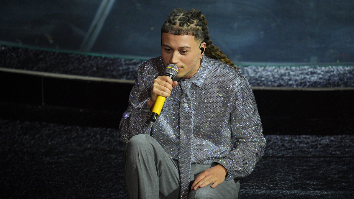 Le pagelle della terza serata di Sanremo 2026, live: Irina Shayk, siamo tornati ai tempi delle vallette mute (voto 5); Renga non è ancora uscito dalla palude (5,5)