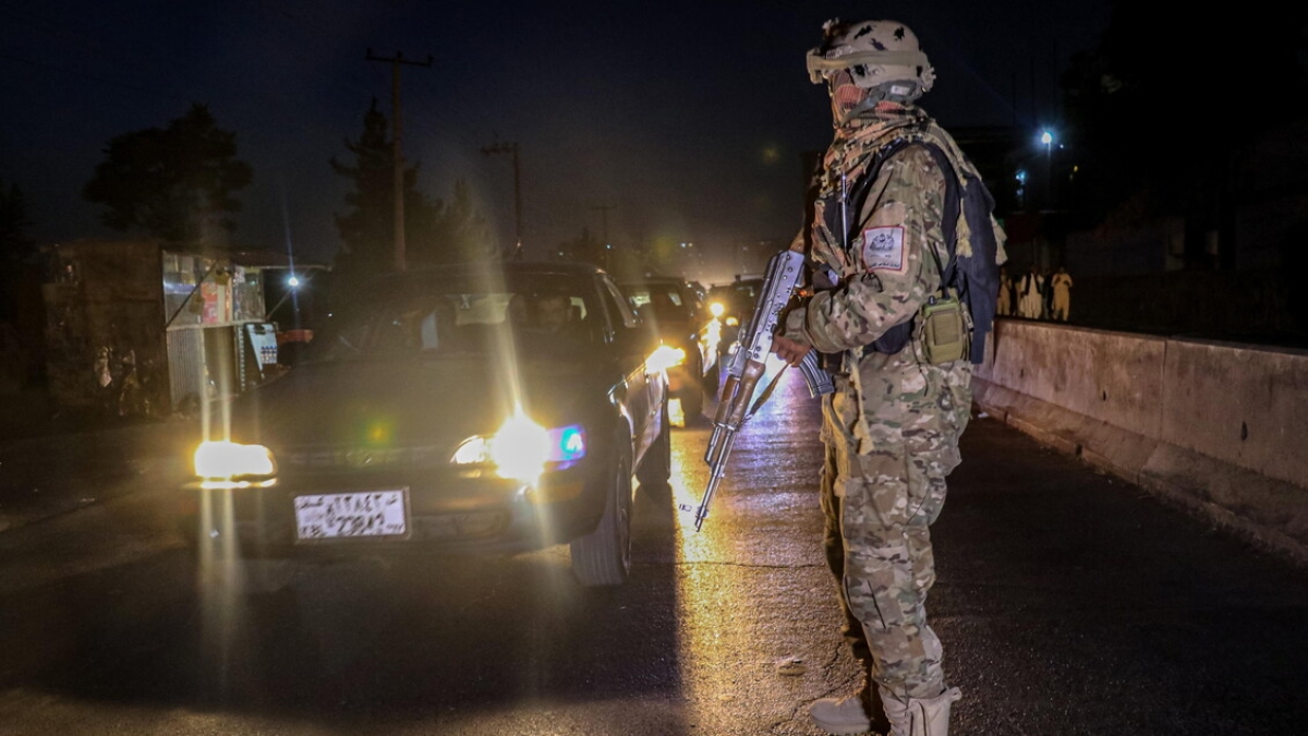 Il Pakistan attacca i talebani in tutto l'Afghanistan: «Guerra aperta con voi». «Almeno 133 morti»