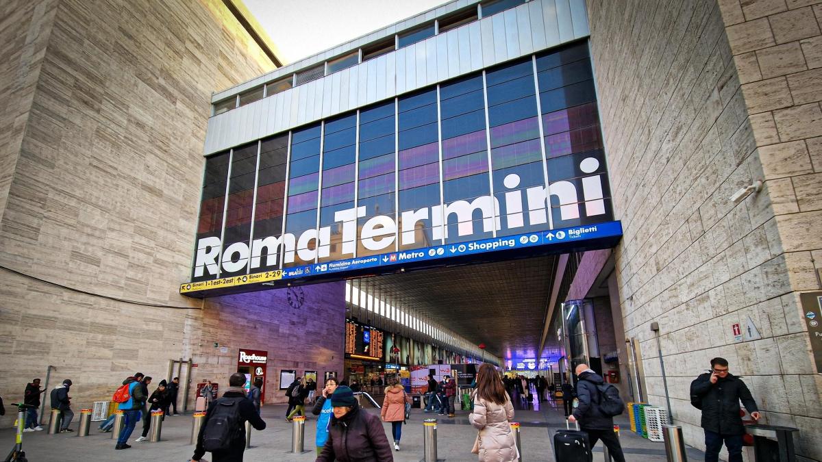 Furti alla Coin della stazione Termini, la cassiera: «Non sono una ladra, ho commesso alcune leggerezze»