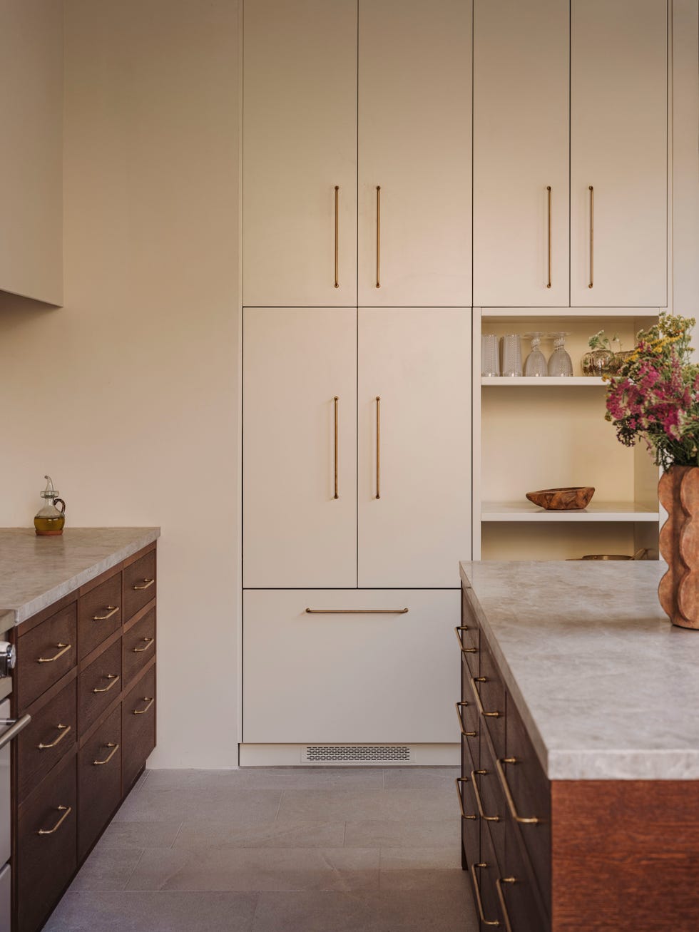 nora studio reforma antiguo casal mallorquin convertido casa piscina galería arte dialogo simbiosis entorno existente vertebran este proyecto