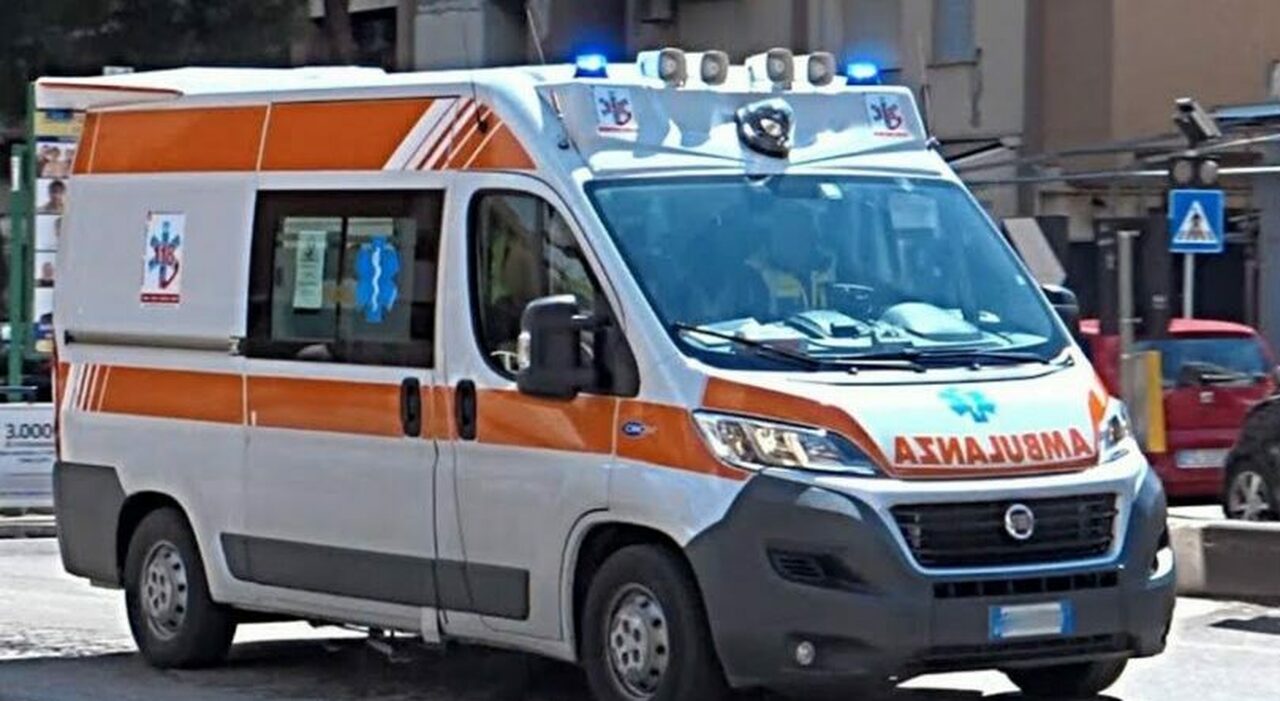 ​Giugliano, accoltella la compagna alla gamba e alla schiena: donna operata d'urgenza