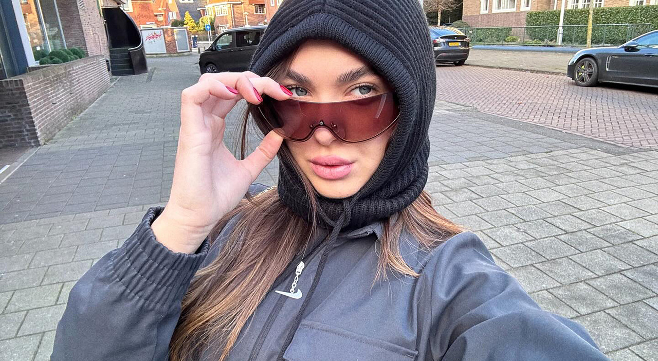 la scelta del total leather e il (costoso) dettaglio in vernice