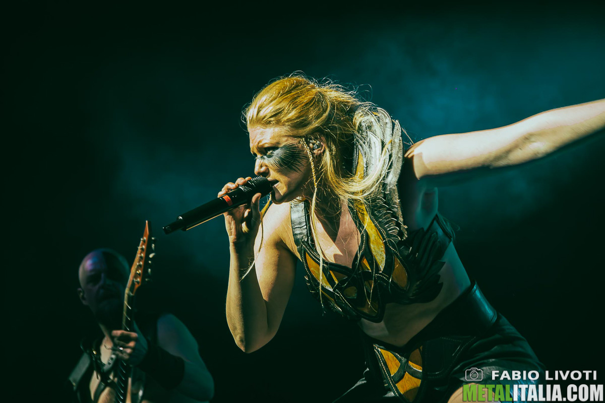 la data di Milano sarà aperta dai MOONLIGHT HAZE