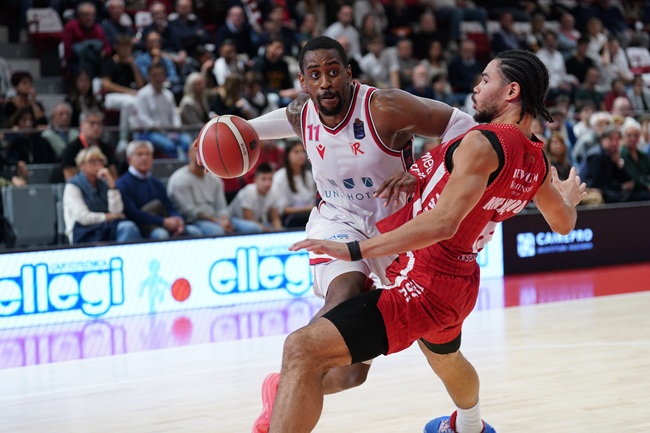 "Dovremo controllare il ritmo della partita", coach Prfitis verso la gara di Varese