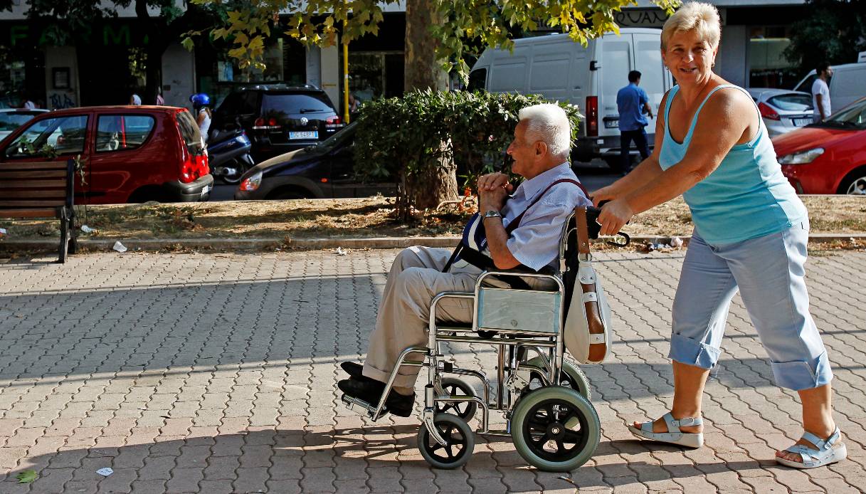 Lavoratori domestici, per il 2026 aumento dei contributi: tutte le novità dell'Inps