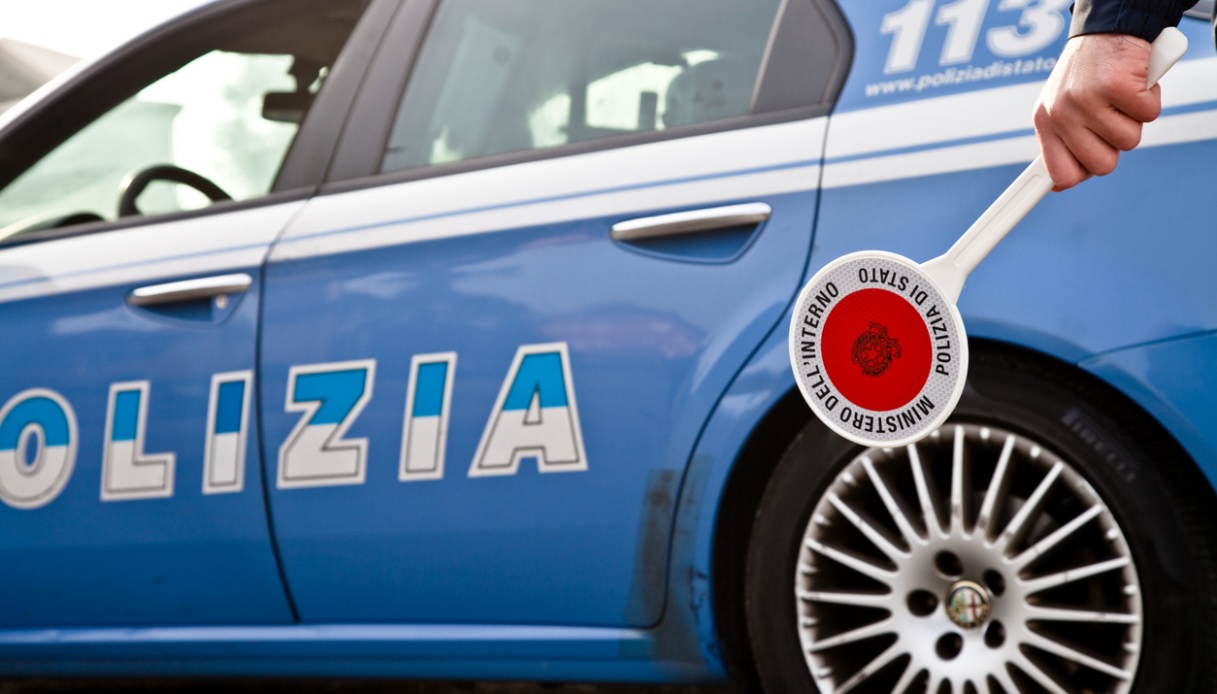 Ingannata con "la truffa delle monetine", stava caricando la spesa in auto