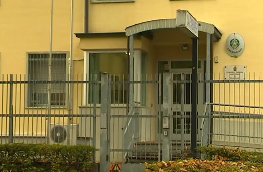 Controllore dell’autobus accerchiato e picchiato da un gruppo di giovanissimi davanti alla scuola