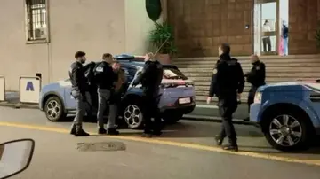 Un arresto per l’omicidio di Livorno: ucciso in via Grande, persona portata in questura