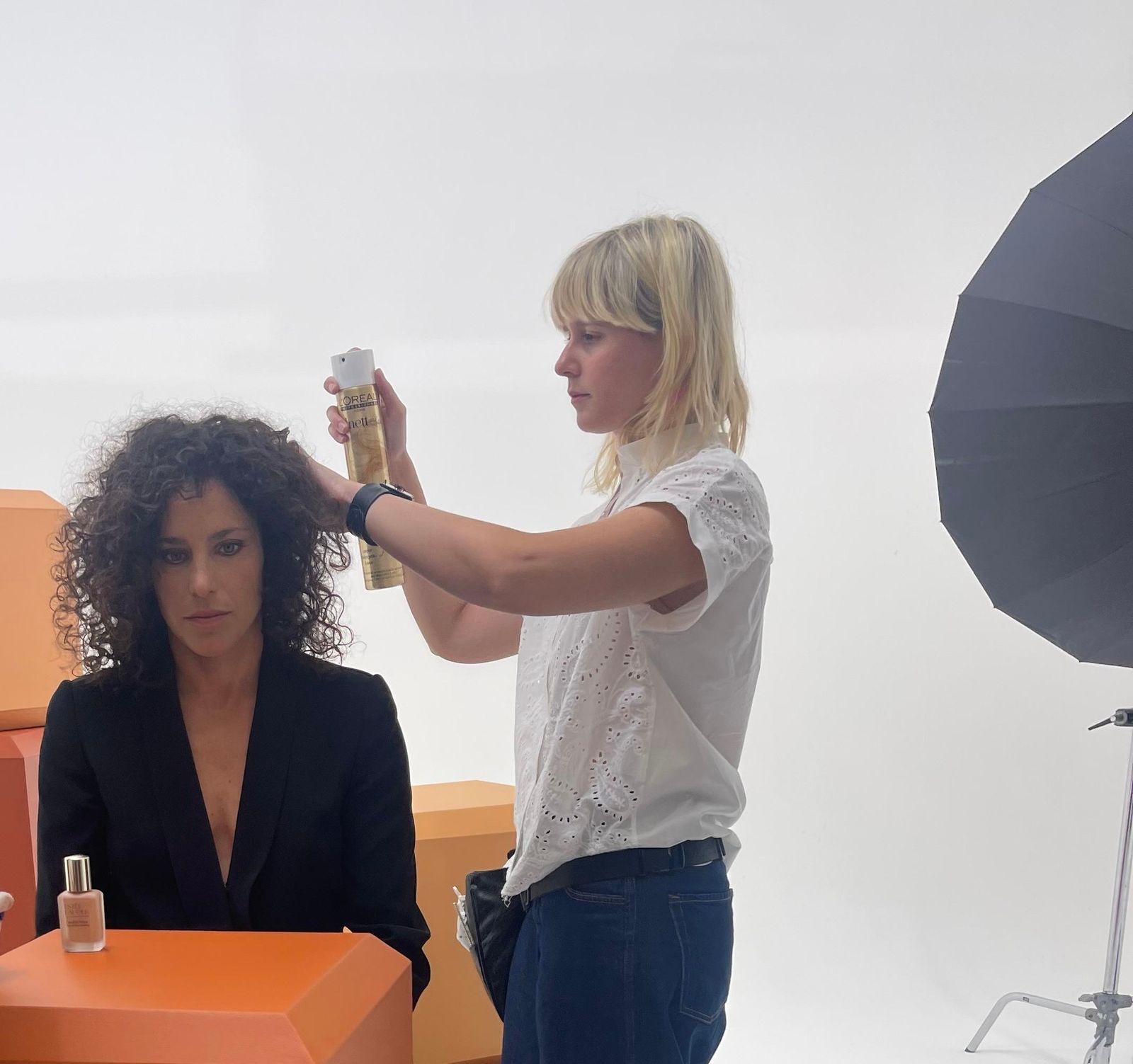 Momenti da backstage la campionessa azzurra Federica Brignone e l'hair stylist Gaja Curletto