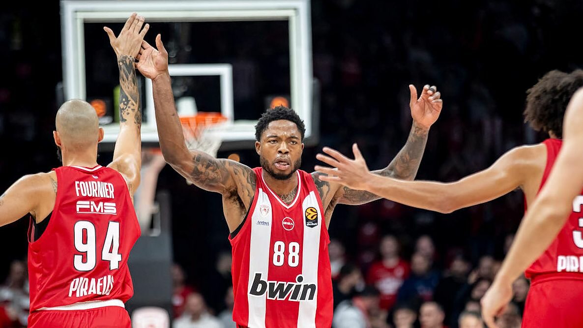 Tyrique Jones e Vezenkov: l'Oly sconfigge il Barça