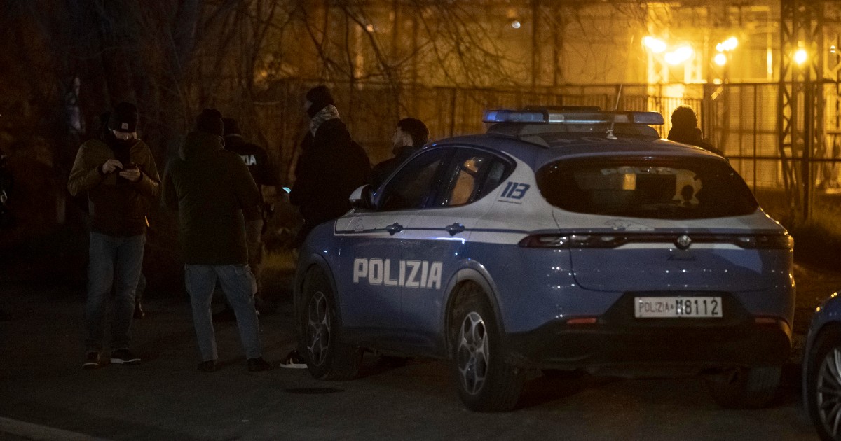 Milano, rapinatore ruba pistola e spara alla polizia che lo ferisce gravemente. Ancora a Rogoredo