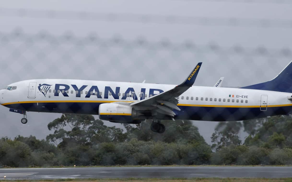Bagagli a mano Ryanair, giudici confermano la policy: gratuito solo quello sotto il sedile
