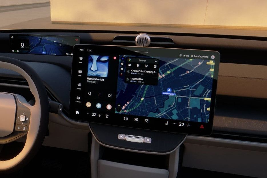 Jony Ive, i grandi schermi touch nelle auto sono la "tecnologia sbagliata"