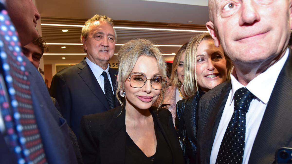 Mondadori vuole la divisione scolastica di Hoepli: la strategia di crescita di Marina Berlusconi