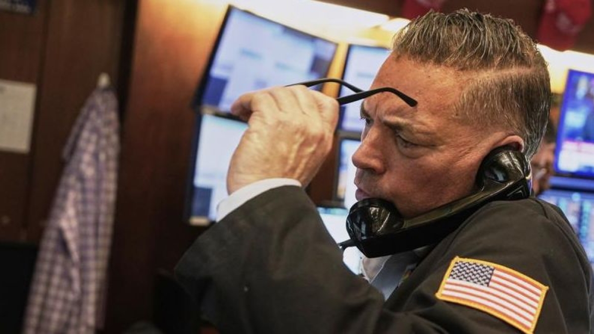 Private credit, anche i fondi Apollo e Ares limitano i riscatti da parte degli investitori: titoli giù in Borsa