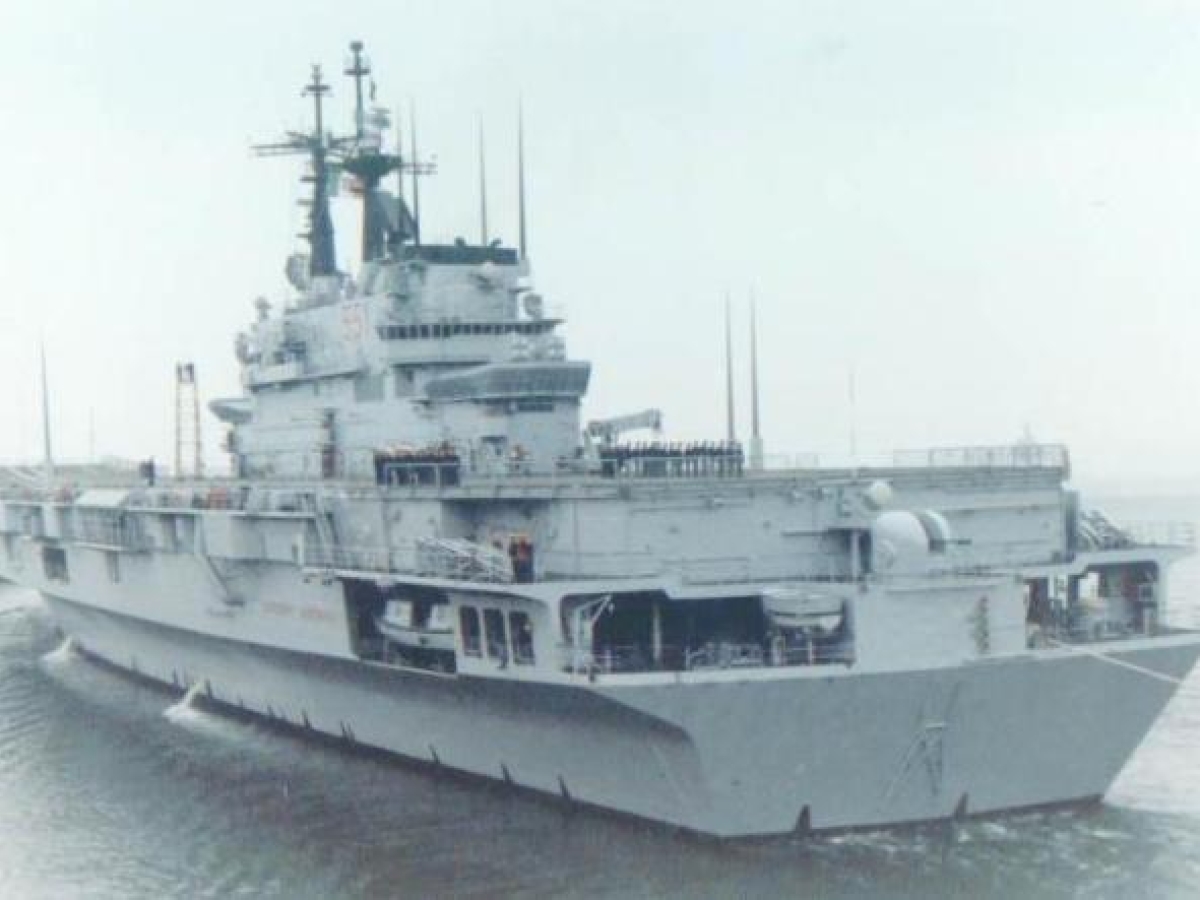 La nave Garibaldi ceduta all'Indonesia, operazione in chiusura. La delusione di Taranto, addio al museo. «Cancellata la storia»