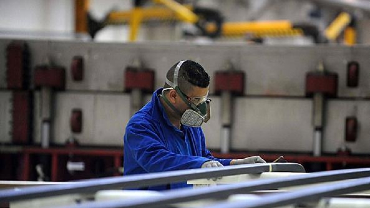 Il Pil dell’Italia sale dello 0,5%, ma deficit al 3,1% (il debito aumenta). Giorgetti: «Colpa del Superbonus»