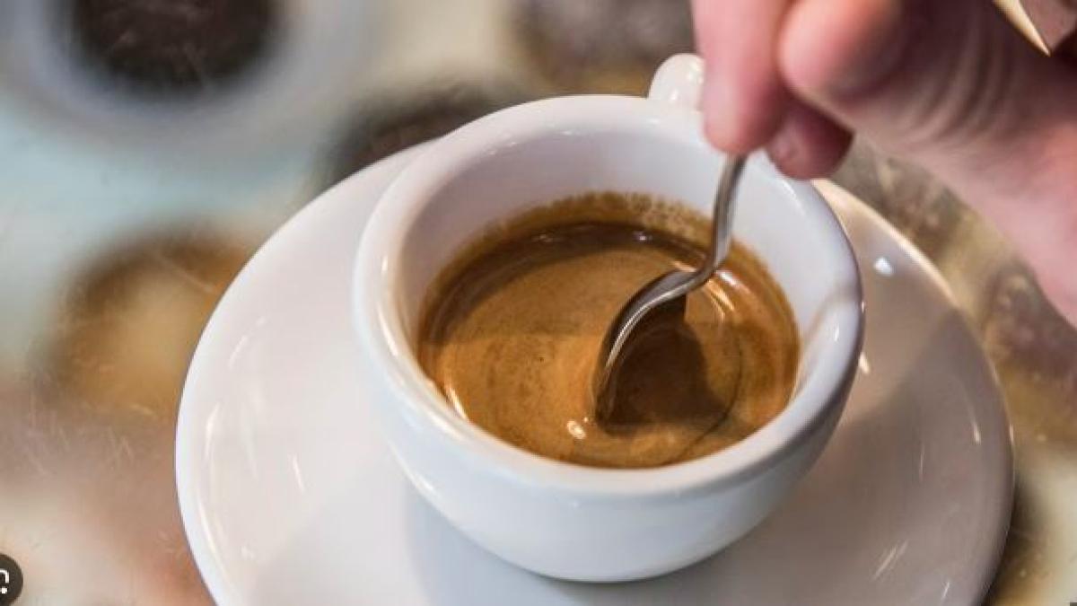 Il caffè? Matteo Bassetti: «Può favorire il metabolismo e far perdere peso. Come e quanto berne al giorno»