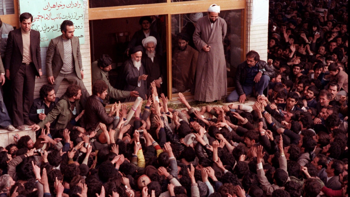 Iran, ascesa e declino di un regime: dalle illusioni del 1979 all'errore strategico fatale, la rivoluzione ha divorato i propri figli